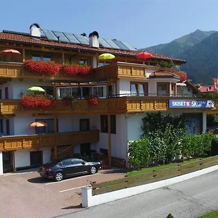 Petri Heil Apartman *